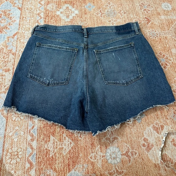 NWT Abercrombie & Fitch The 4” Mom Short High rise shorts size 16 or 33 - Picture 3 of 8